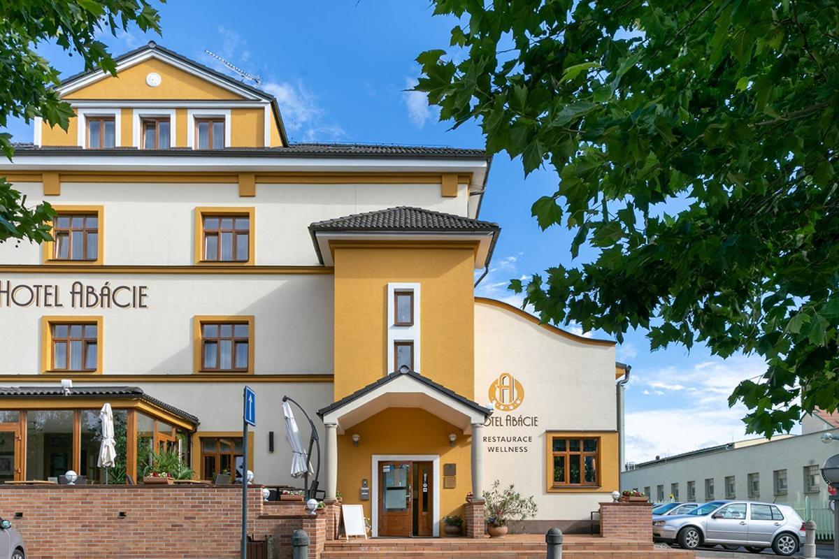 埃伯基康体酒店 Valašské Meziříčí 外观 照片