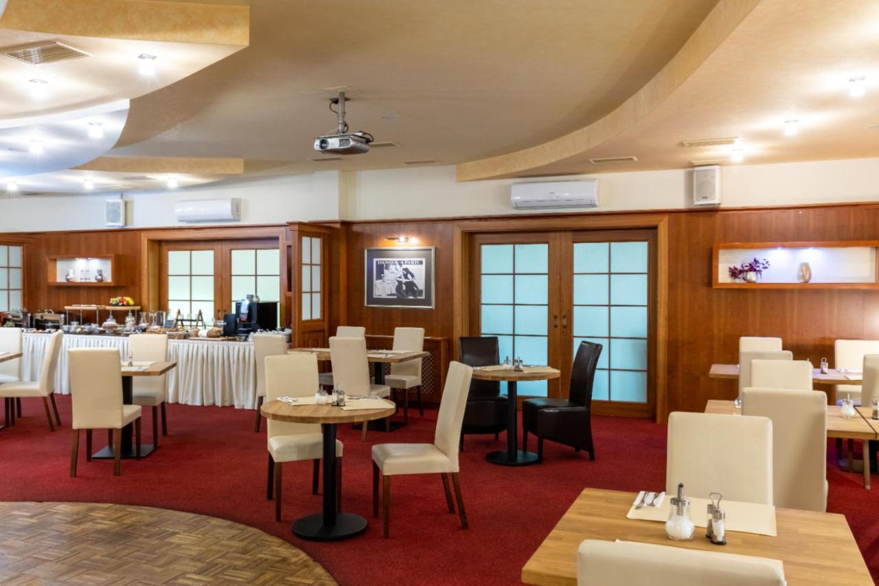埃伯基康体酒店 Valašské Meziříčí 外观 照片