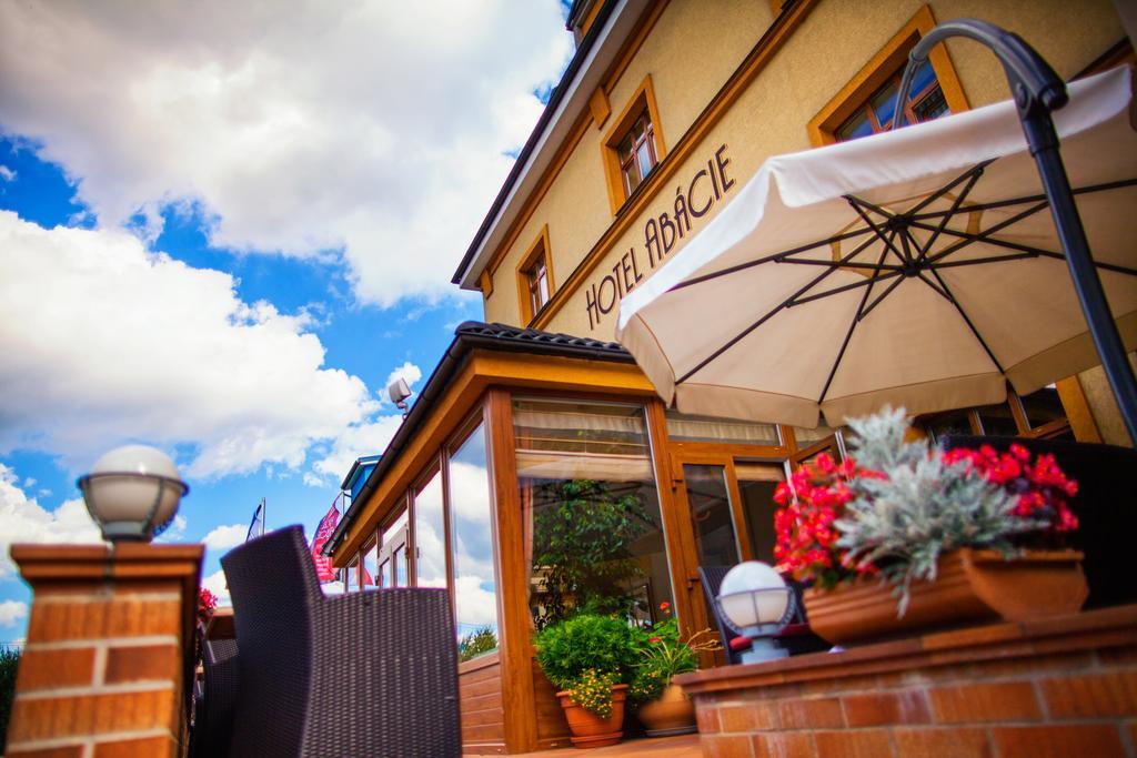 埃伯基康体酒店 Valašské Meziříčí 外观 照片